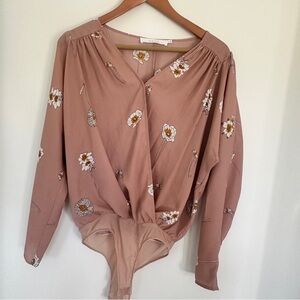 ASTR the label Pink Mauve Floral Bodysuit puff long sleeve M